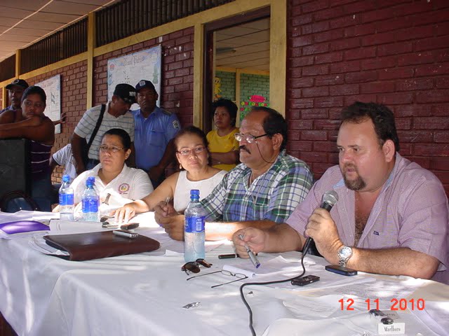 Ing. Eulogio Mejia (der), Emilio Mena, Flor de Ma. Rivera y Arianne Maldonado